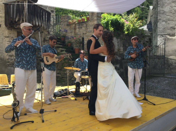 Uke Swing — photo 8