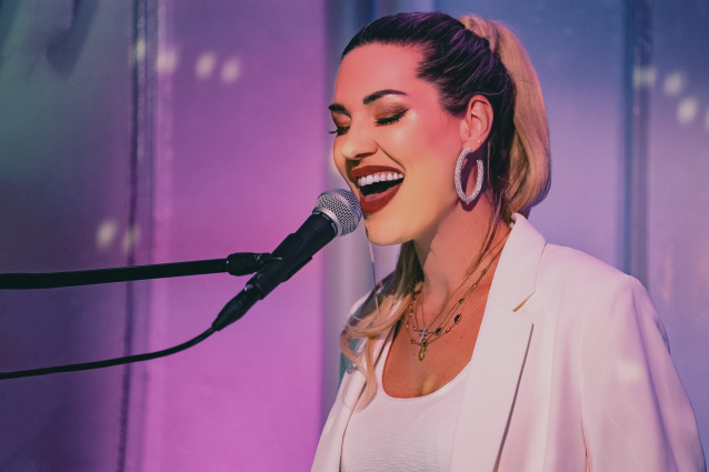 Nyna Dubois - Professionelle Sängerin mit eigener Pianobegleitung (Pop/Soul) — photo 10