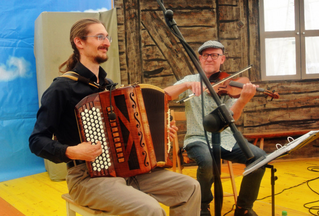 Die Melodikanten - Musikalische Weltreise mit Geige und Akkordeon — photo 3