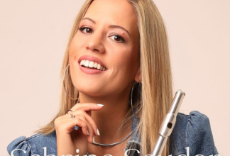 Sabrina Sauder - Sängerin & Popflötistin