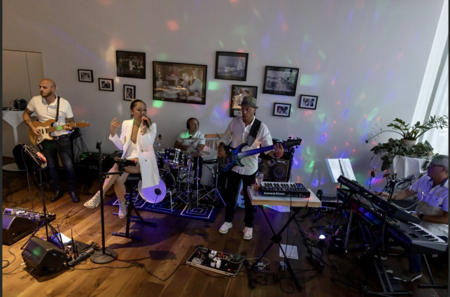 STRANGE GUYS Party Band — photo 5