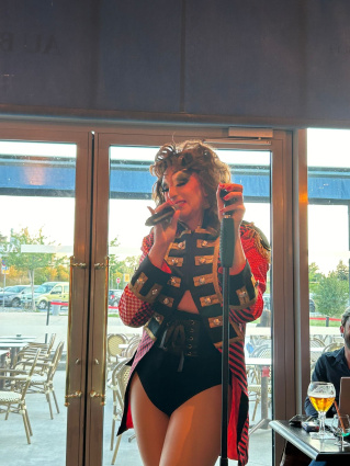 Artiste de Music-Hall/Cabaret Drag Queen — photo 10