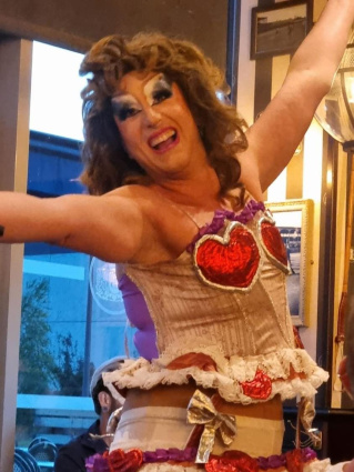 Artiste de Music-Hall/Cabaret Drag Queen — photo 13