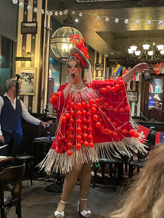 Artiste de Music-Hall/Cabaret Drag Queen — photo 15